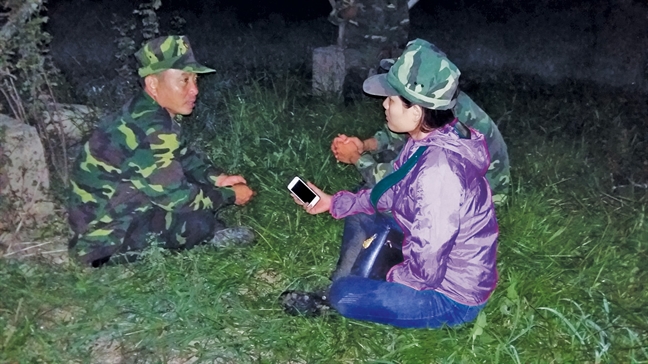 Hàng lậu nườm nượp tràn qua biên giới - Bài 3: Trắng đêm mật phục bắt hàng lậu Hang lau nuom nuop tran qua bien gioi - Bai 3: Trang dem mat phuc bat hang lau