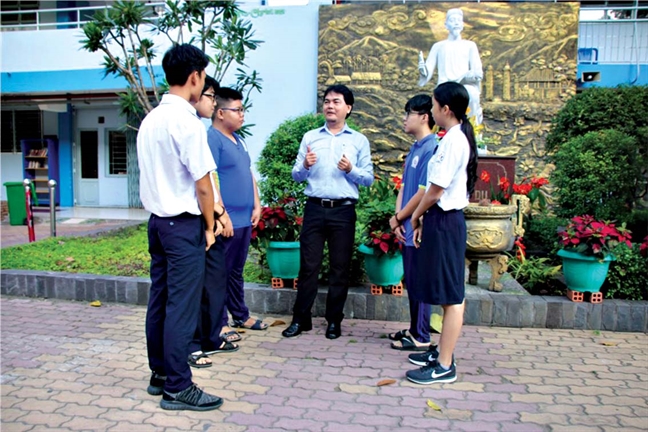 Giáo dục không thể nôn nóng, qua loa Giao duc khong the non nong, qua loa