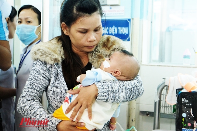 Trời lạnh, trẻ bệnh hàng loạt Troi lanh, tre benh hang loat