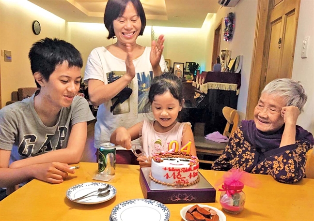 Sinh nhật con dâu, đến mách tội con mình Sinh nhat con dau, den mach toi con minh