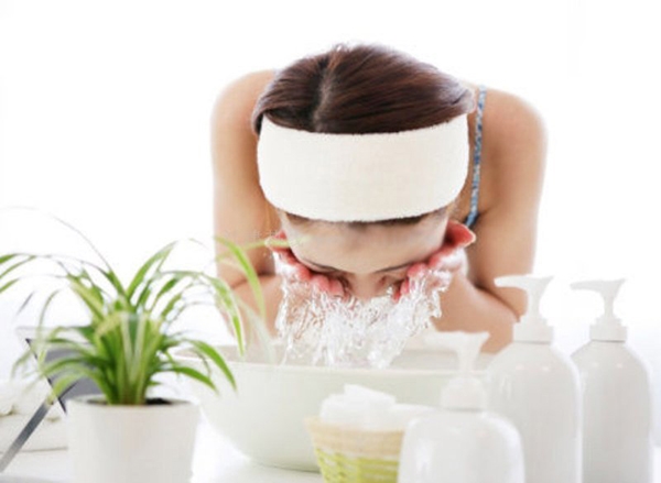 Bí quyết chăm sóc cho làn da mụn Bi quyet cham soc cho lan da mun