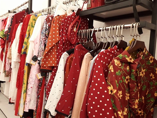 Các kiểu áo dài cách tân đón tết 2018 được lòng phái đẹp Cac kieu ao dai cach tan don tet 2018 duoc long phai dep