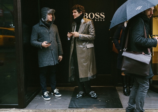 Street style sành điệu của các tín đồ tại New York Fashion Week 2018 Street style sanh dieu cua cac tin do tai New York Fashion Week 2018