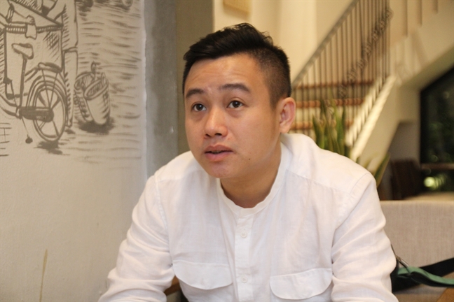 Hữu Tín: ‘Bây giờ, tôi cày show chỉ để trả nợ cho gia đình’ Huu Tin: ‘Bay gio, toi cay show chi de tra no cho gia dinh’