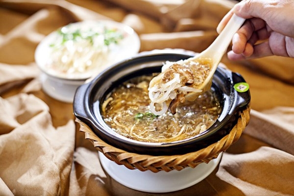 Mức tiêu thụ vây cá mập tăng cao ở Việt Nam và một số nước châu Á Muc tieu thu vay ca map tang cao o Viet Nam va mot so nuoc chau A