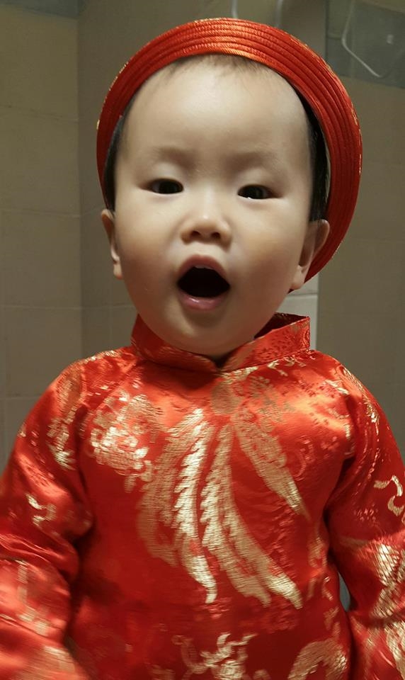 Sáng mùng 1, từ trời Tây, con quay quắt nhớ lại tết ngày xưa ấy... Sang mung 1, tu troi Tay, con quay quat nho lai tet ngay xua ay...