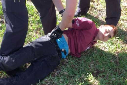 Nghi ngờ hung thủ đã báo trước vụ xả súng trường học Florida trên mạng xã hội Nghi ngo hung thu da bao truoc vu xa sung truong hoc Florida tren mang xa hoi