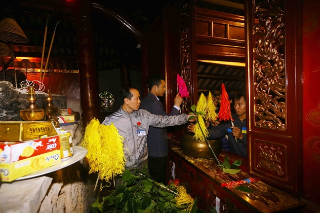 Không còn hiện tượng tranh giành cướp lộc tại Hội Gióng đền Sóc Sơn Khong con hien tuong tranh gianh cuop loc tai Hoi Giong den Soc Son