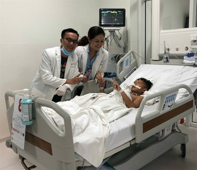 Bé trai ở Vĩnh Long suýt chết do chơi xe trượt điện trong công viên Be trai o Vinh Long suyt chet do choi xe truot dien trong cong vien