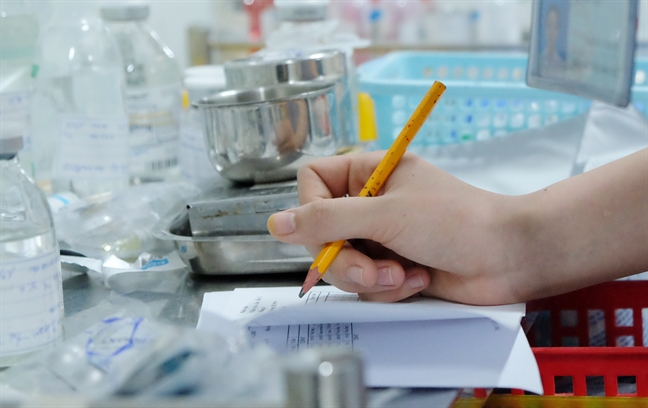 Nữ điều dưỡng không buông tay bệnh nhân ung thư đến cuối cuộc đời Nu dieu duong khong buong tay benh nhan ung thu den cuoi cuoc doi