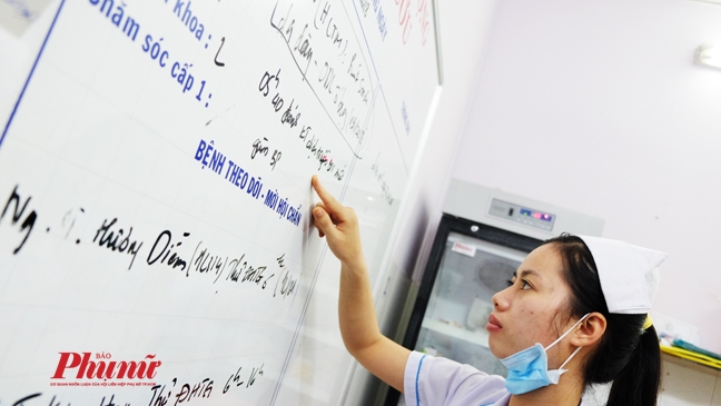 Nữ điều dưỡng không buông tay bệnh nhân ung thư đến cuối cuộc đời Nu dieu duong khong buong tay benh nhan ung thu den cuoi cuoc doi