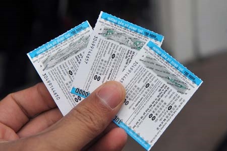Ai được lợi khi cắt khuyến mại 50% thẻ nạp thuê bao trả trước? Ai duoc loi khi cat khuyen mai 50% the nap thue bao tra truoc?