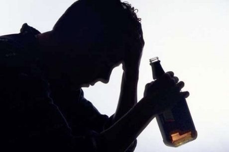 Có ông bố nghiện rượu, tôi nơm nớp sợ bạn gái biết sẽ chia tay Co ong bo nghien ruou, toi nom nop so ban gai biet se chia tay