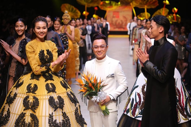 NTK Công Trí mở màn ‘Tuần lễ Thời trang Quốc tế Việt Nam Xuân Hè 2018’ NTK Cong Tri mo man ‘Tuan le Thoi trang Quoc te Viet Nam Xuan He 2018’