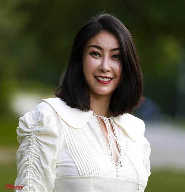 HH Hà Kiều Anh: 'Hoa hậu thì không được dốt hay yếu kém về kiến thức' HH Ha Kieu Anh: 'Hoa hau thi khong duoc dot hay yeu kem ve kien thuc'