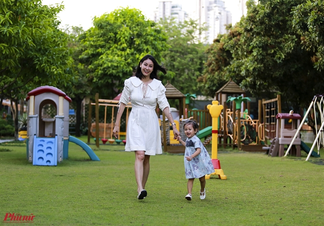 HH Hà Kiều Anh: 'Hoa hậu thì không được dốt hay yếu kém về kiến thức' HH Ha Kieu Anh: 'Hoa hau thi khong duoc dot hay yeu kem ve kien thuc'