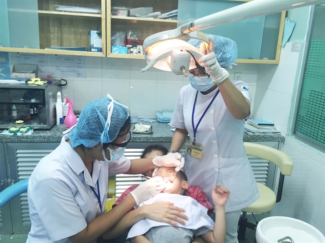 Nhổ răng sữa coi chừng mất răng vĩnh viễn Nho rang sua coi chung mat rang vinh vien