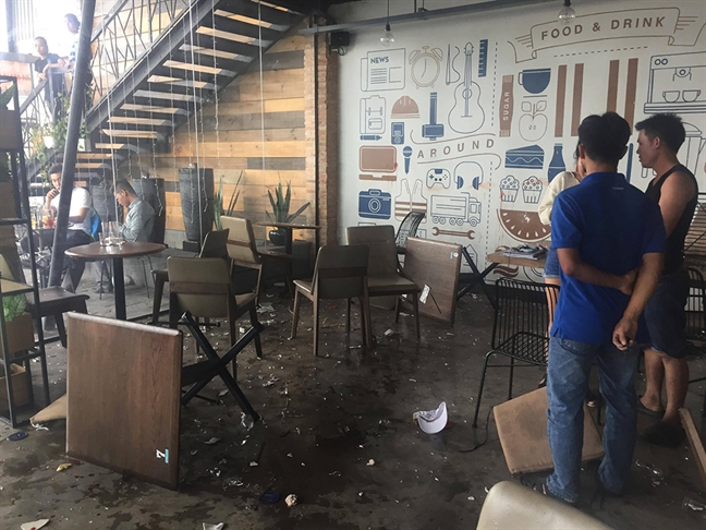 Vụ hai nhóm thanh niên hỗn chiến kinh hoàng trong quán cà phê: Do tranh giành địa bàn san lấp mặt bằng Vu hai nhom thanh nien hon chien kinh hoang trong quan ca phe: Do tranh gianh dia ban san lap mat bang