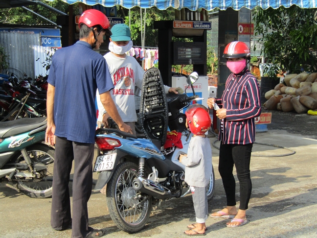 Sản lượng tiêu thụ thấp, sao lại ‘đổ lỗi’ cho xăng E5? San luong tieu thu thap, sao lai ‘do loi’ cho xang E5?