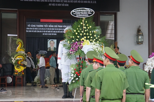 Nguyên Chủ tịch nước Trương Tấn Sang: Ông Sáu Khải có đóng góp đặc biệt về đổi mới kinh tế đất nước Nguyen Chu tich nuoc Truong Tan Sang: Ong Sau Khai co dong gop dac biet ve doi moi kinh te dat nuoc