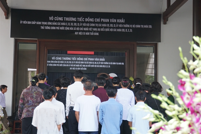 Nguyên Chủ tịch nước Trương Tấn Sang: Ông Sáu Khải có đóng góp đặc biệt về đổi mới kinh tế đất nước Nguyen Chu tich nuoc Truong Tan Sang: Ong Sau Khai co dong gop dac biet ve doi moi kinh te dat nuoc