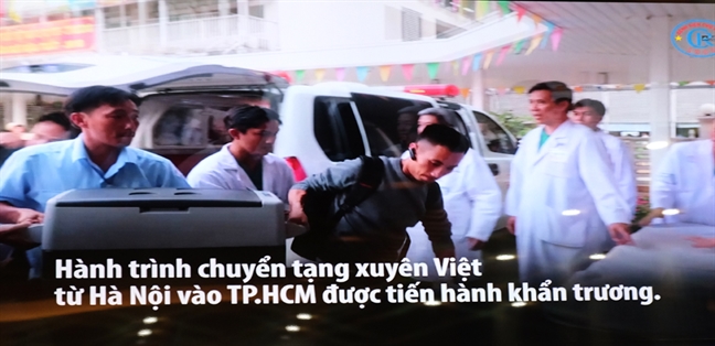 Giây phút kịch tính 'hồi sinh' quả tim từ Hà Nội vào ghép cho chàng trai Tiền Giang Giay phut kich tinh 'hoi sinh' qua tim tu Ha Noi vao ghep cho chang trai Tien Giang