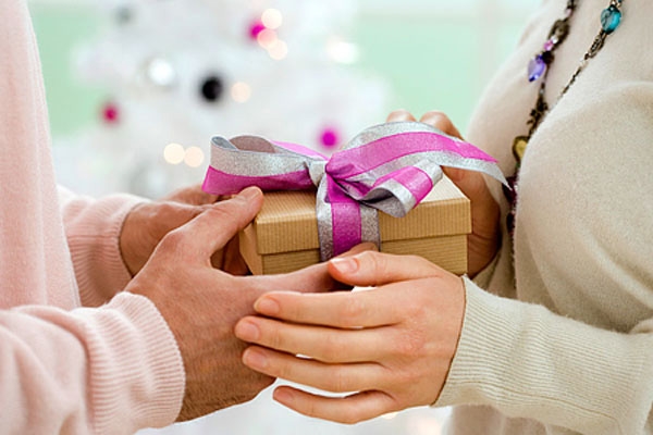 Vì sao tôi không bao giờ mua quà tặng mẹ chồng? Vi sao toi khong bao gio mua qua tang me chong?