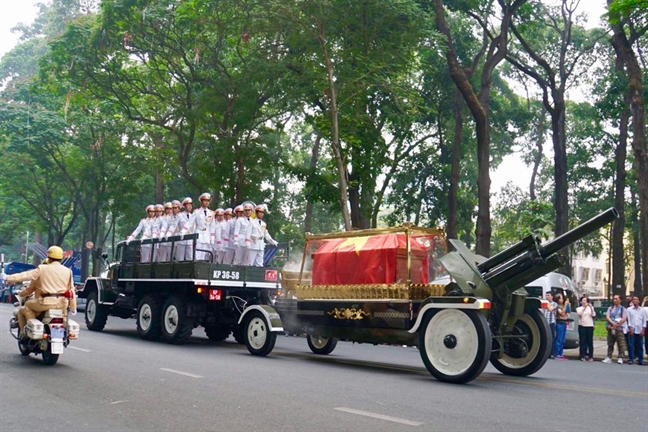 Cố Thủ tướng Phan Văn Khải về với đất mẹ Củ Chi Co Thu tuong Phan Van Khai ve voi dat me Cu Chi