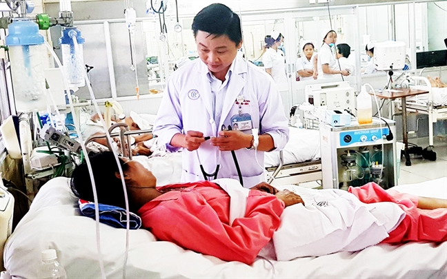 Vụ cháy chung cư Carina: Vì sao phải nội soi hút khói bụi ngay lập tức? Vu chay chung cu Carina: Vi sao phai noi soi hut khoi bui ngay lap tuc?
