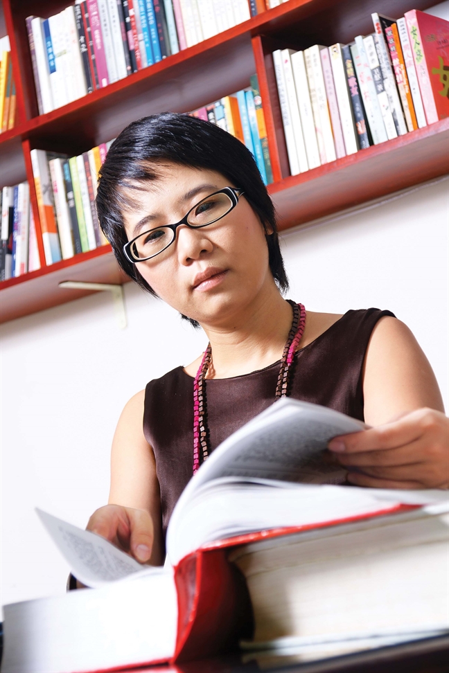 Dịch giả Nguyễn Lệ Chi: Tôi làm sách chứ không buôn sách Dich gia Nguyen Le Chi: Toi lam sach chu khong buon sach
