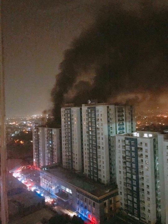Khởi tố hình sự vụ cháy chung cư Carina Plaza khiến 13 người tử vong Khoi to hinh su vu chay chung cu Carina Plaza khien 13 nguoi tu vong