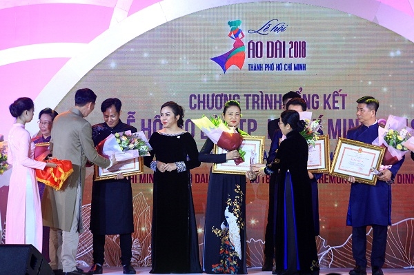 Lễ hội Áo dài 2018 khép lại với những con số ấn tượng Le hoi Ao dai 2018 khep lai voi nhung con so an tuong