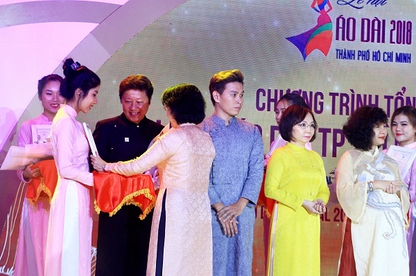 Lễ hội Áo dài 2018 khép lại với những con số ấn tượng Le hoi Ao dai 2018 khep lai voi nhung con so an tuong