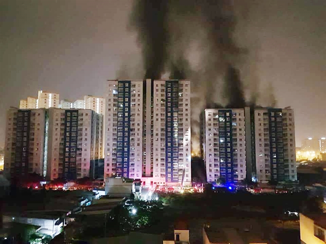 Cháy nhà lòi ra mặt... doanh nhân Chay nha loi ra mat... doanh nhan