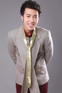 Akira Phan: Qua tuổi 30, không còn nông nổi nữa... Akira Phan: Qua tuoi 30, khong con nong noi nua...