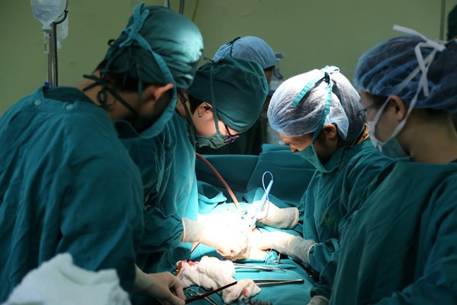 Bị cắt bỏ hoàn toàn tử cung vì lí do không ngờ Bi cat bo hoan toan tu cung vi li do khong ngo