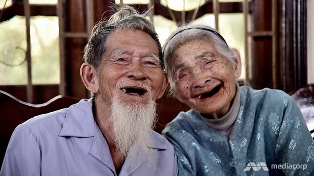 Báo nước ngoài ngưỡng mộ cặp vợ chồng già trồng rau sạch cho Hội An Bao nuoc ngoai nguong mo cap vo chong gia trong rau sach cho Hoi An