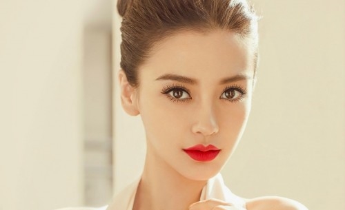 Định nghĩa vẻ đẹp chuẩn của chân mày trong suốt 100 năm qua Dinh nghia ve dep chuan cua chan may trong suot 100 nam qua