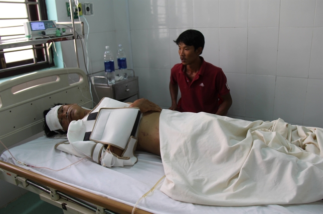 Khoảnh khắc hãi hùng khi xe cứu thương chở cả gia đình gặp nạn khiến 3 người tử vong Khoanh khac hai hung khi xe cuu thuong cho ca gia dinh gap nan khien 3 nguoi tu vong