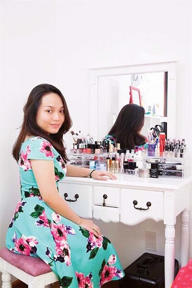 Mọi căn phòng đều cần một bàn tay thắp sáng Moi can phong deu can mot ban tay thap sang