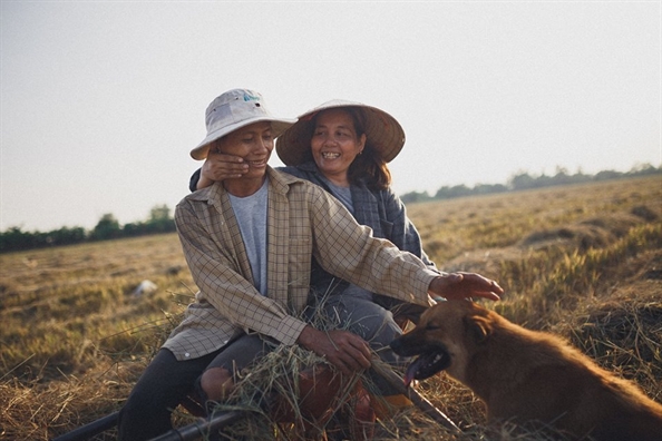 Bộ ảnh 'Mùa thu hoạch của ba và mẹ' khiến cộng đồng mạng ngẩn ngơ Bo anh 'Mua thu hoach cua ba va me' khien cong dong mang ngan ngo