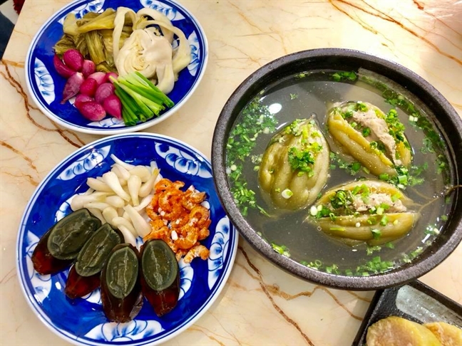 Vườn rau trên sân thượng xanh mê mẩn của bà mẹ hai con tại Sài Gòn Vuon rau tren san thuong xanh me man cua ba me hai con tai Sai Gon