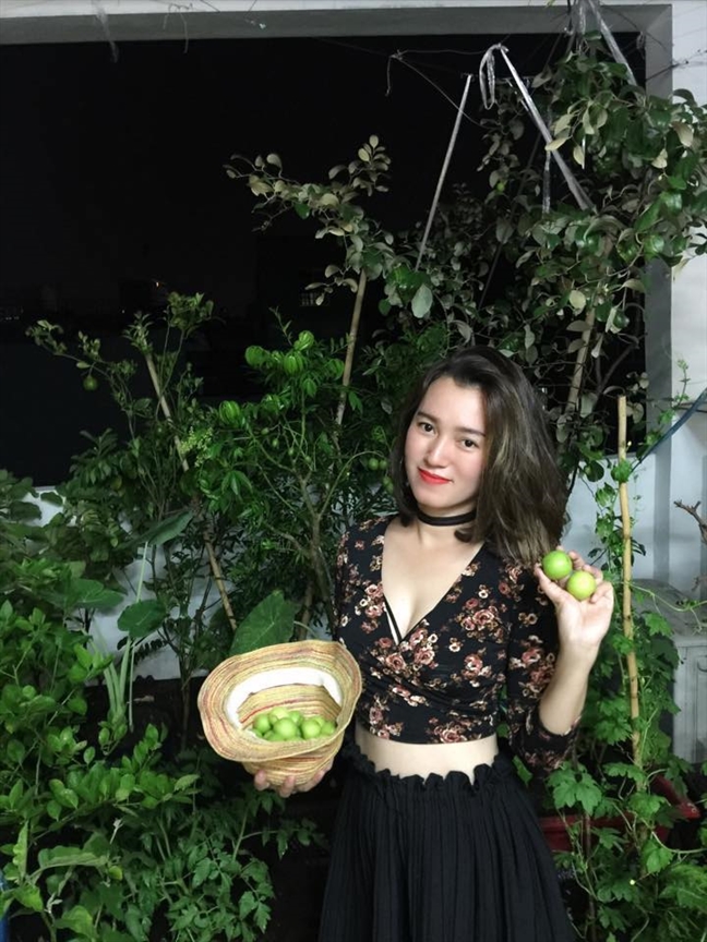 Vườn rau trên sân thượng xanh mê mẩn của bà mẹ hai con tại Sài Gòn Vuon rau tren san thuong xanh me man cua ba me hai con tai Sai Gon