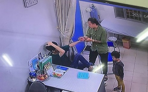 Bộ trưởng Y tế kêu gọi công an cắm chốt tại bệnh viện Bo truong Y te keu goi cong an cam chot tai benh vien