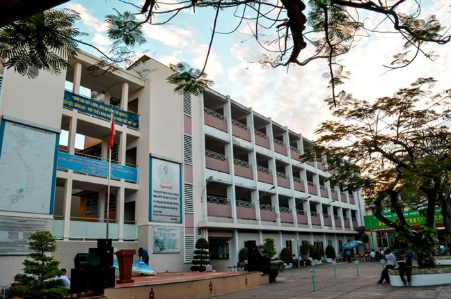 Vụ 'Tiết học văn… kinh hoàng': Thầy giáo sai phạm đang được bao che? Vu 'Tiet hoc van… kinh hoang': Thay giao sai pham dang duoc bao che?