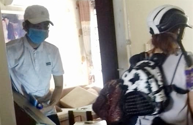 Nạn nhân vụ cháy Carina trở về nhà: Hãy để bi kịch lại phía sau Nan nhan vu chay Carina tro ve nha: Hay de bi kich lai phia sau