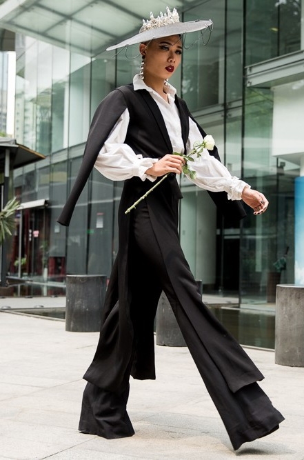 Diện quá lố tại VIFW 2018: Chơi trội hay 'mù' thời trang? Dien qua lo tai VIFW 2018: Choi troi hay 'mu' thoi trang?