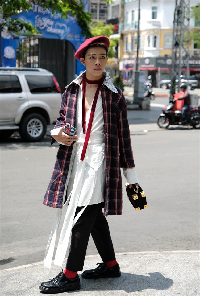 Diện quá lố tại VIFW 2018: Chơi trội hay 'mù' thời trang? Dien qua lo tai VIFW 2018: Choi troi hay 'mu' thoi trang?