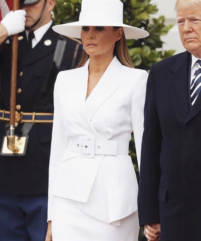 Bóc mác 3 bộ cánh hàng hiệu Melania Trump mặc tại quốc yến Nhà Trắng Boc mac 3 bo canh hang hieu Melania Trump mac tai quoc yen Nha Trang