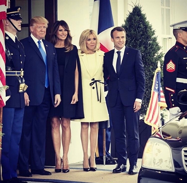 Bóc mác 3 bộ cánh hàng hiệu Melania Trump mặc tại quốc yến Nhà Trắng Boc mac 3 bo canh hang hieu Melania Trump mac tai quoc yen Nha Trang